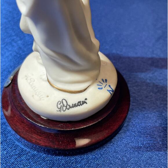 White Giuseppe Armani Mother and Child Small Sculpture - Picture 6 of 10